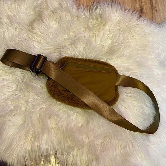 Lululemon Burnt Caramel Fleece Everywhere Belt Bag - Picture 6 of 10